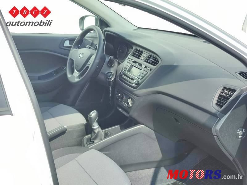 2017' Hyundai i20 photo #5