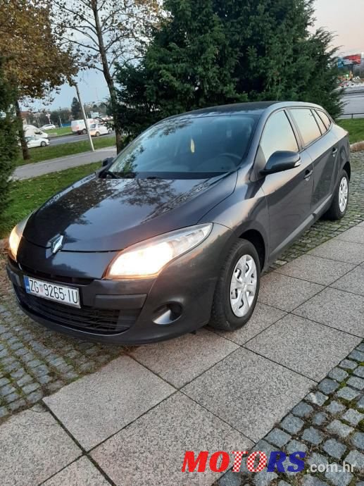 2010' Renault Megane Grandtour photo #1