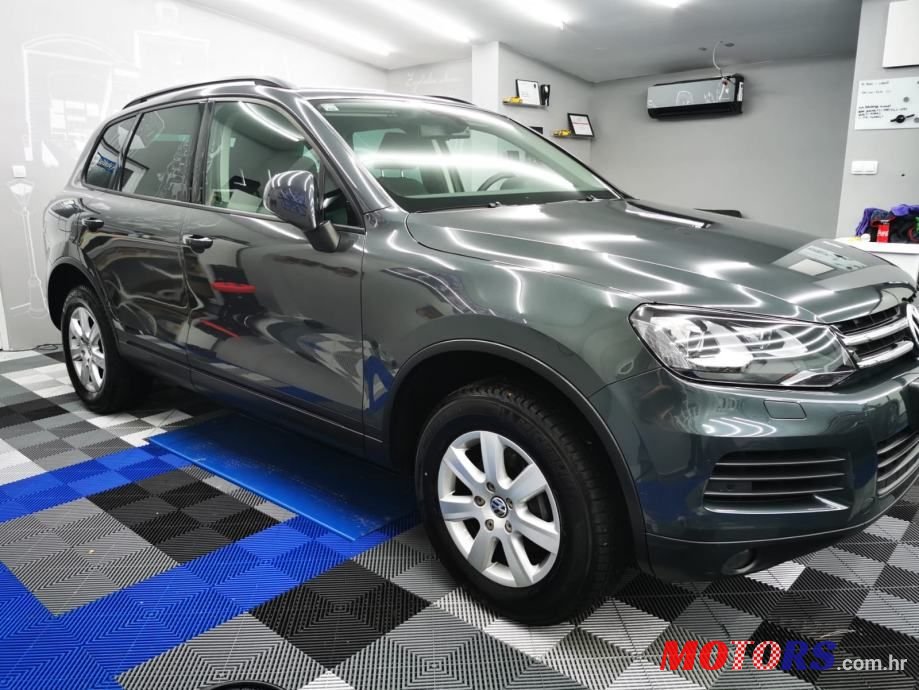 2013' Volkswagen Touareg photo #4