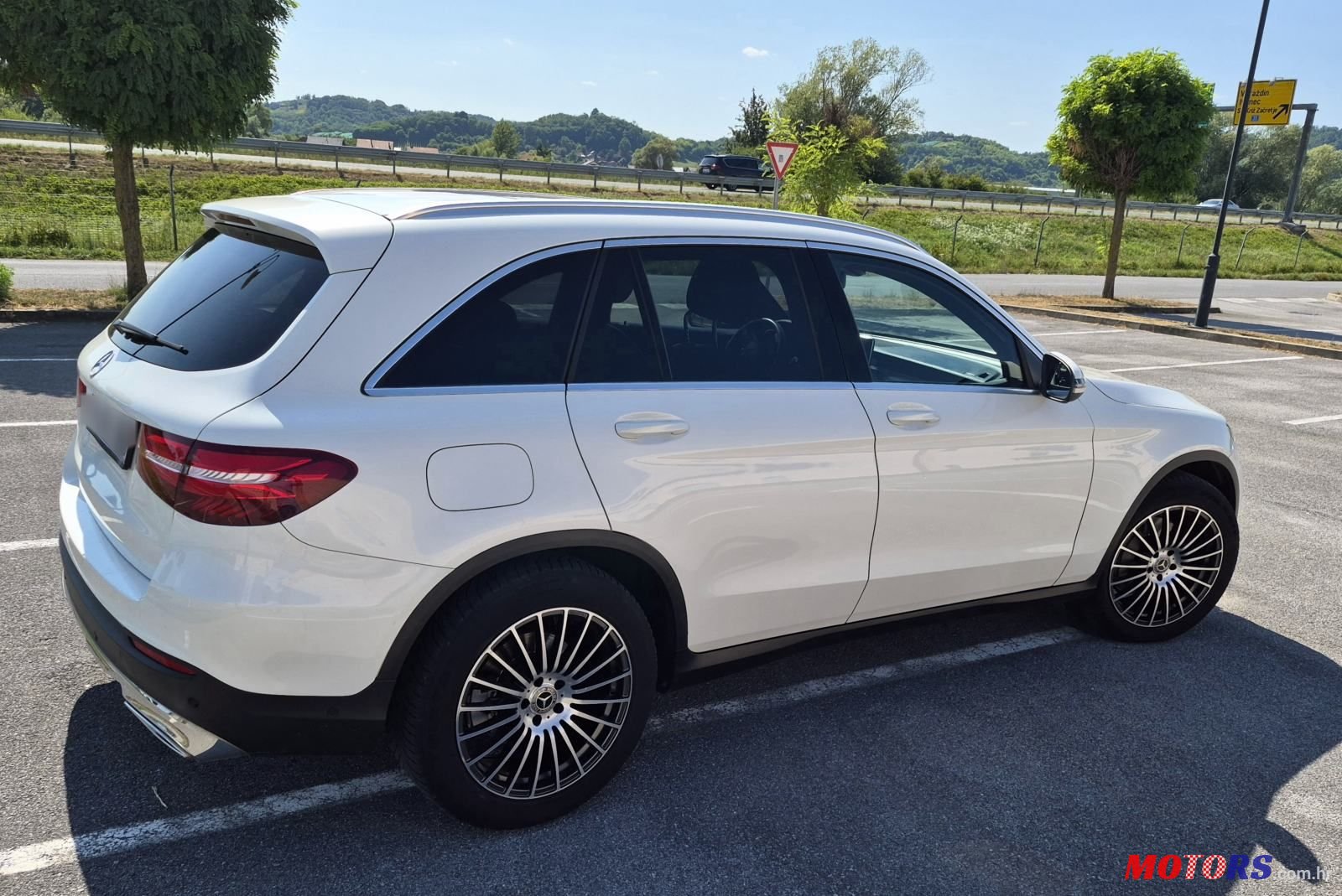 2016' Mercedes-Benz GLC 220 D photo #3