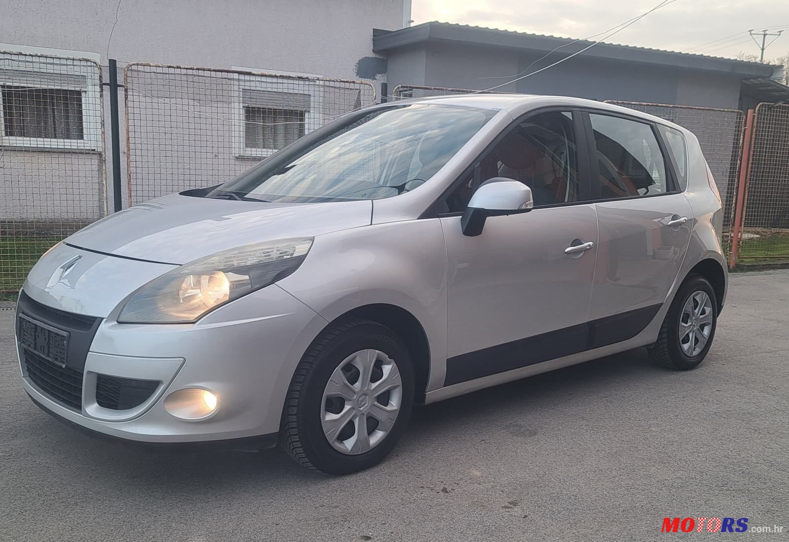 2009' Renault Scenic 1,5 Dci photo #1