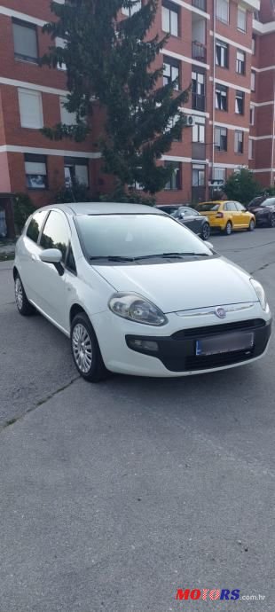 2011' Fiat Punto Evo photo #2