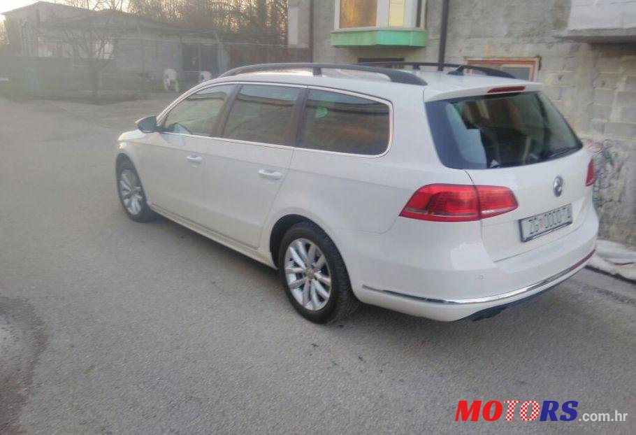 2013' Volkswagen Passat Variant photo #2