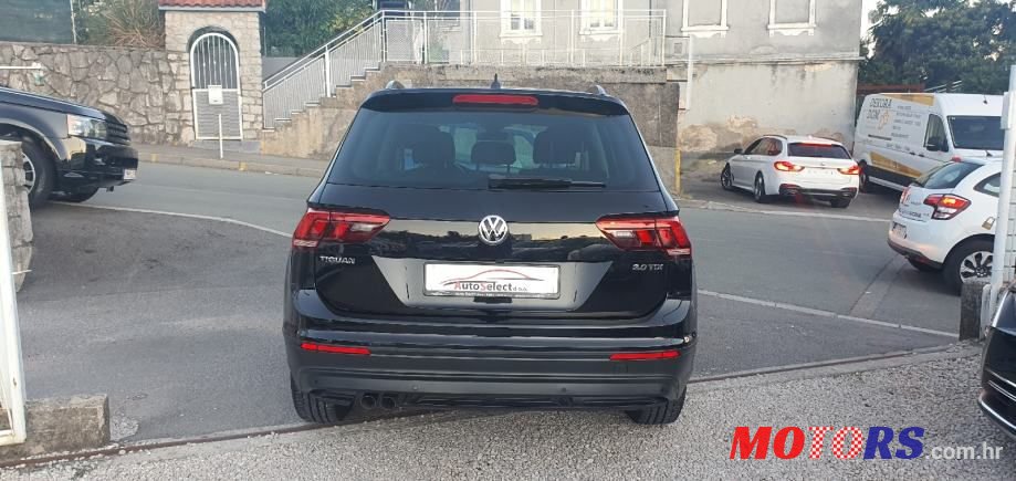2017' Volkswagen Tiguan photo #5