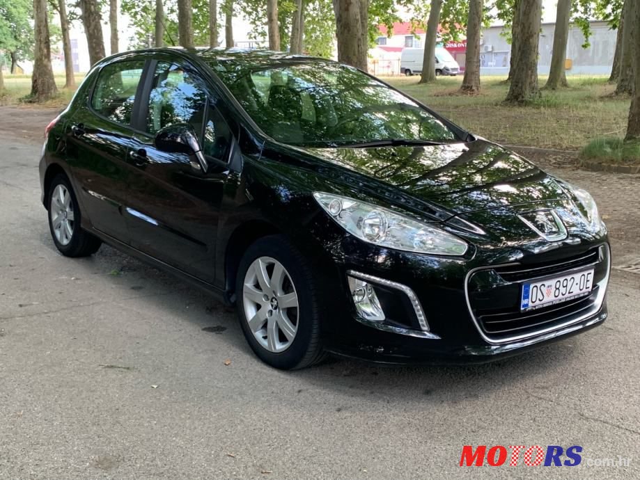 2012' Peugeot 308 photo #3