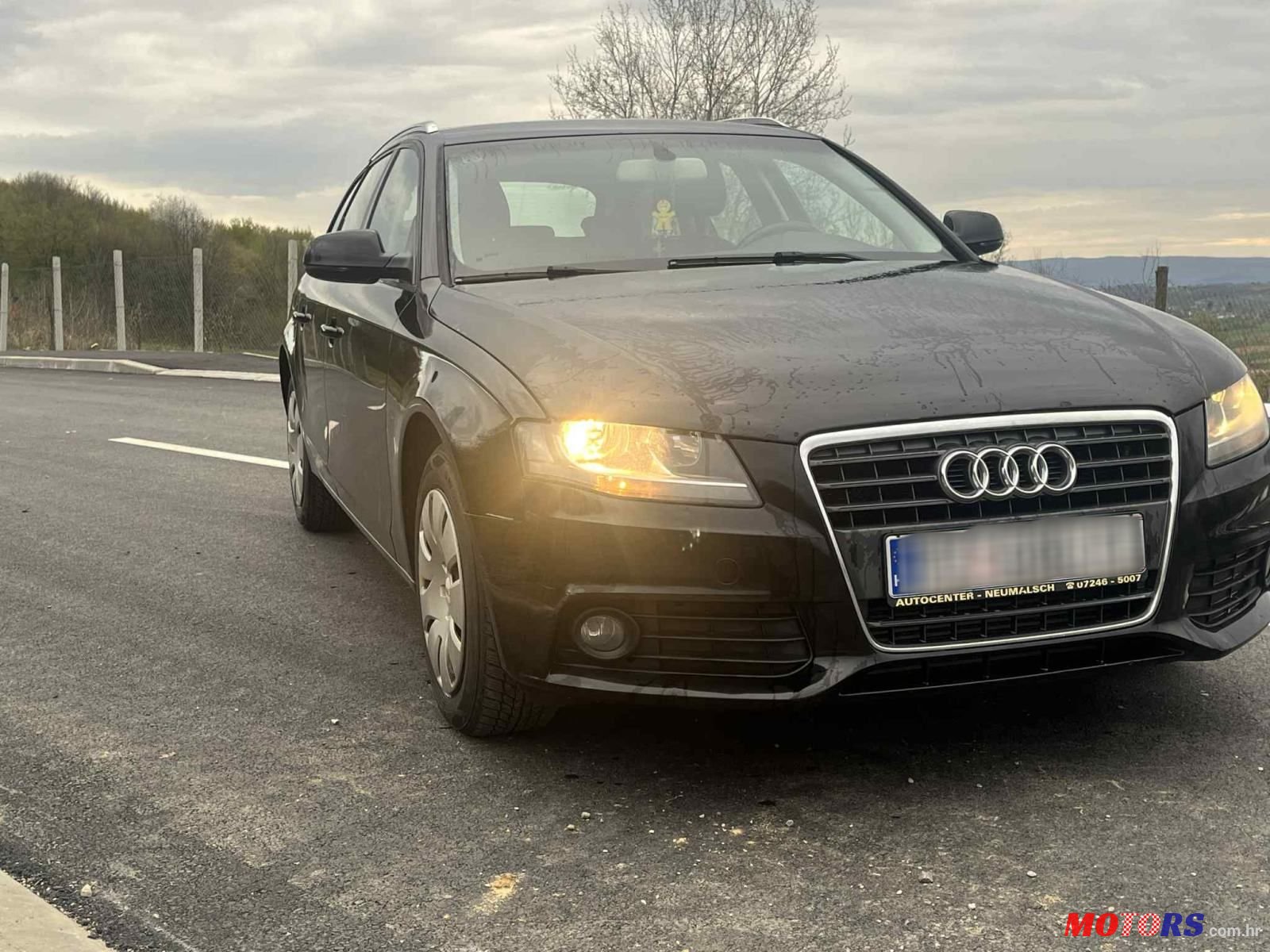 2011' Audi A4 Avant photo #3