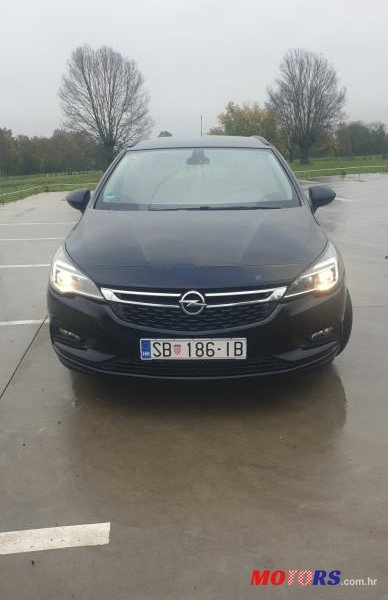 2018' Opel Astra photo #3