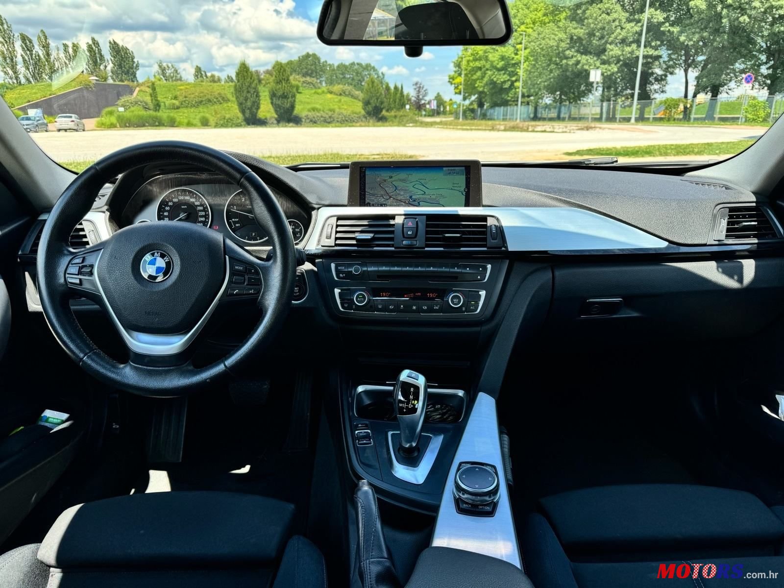 2015' BMW Serija 3 316D photo #5
