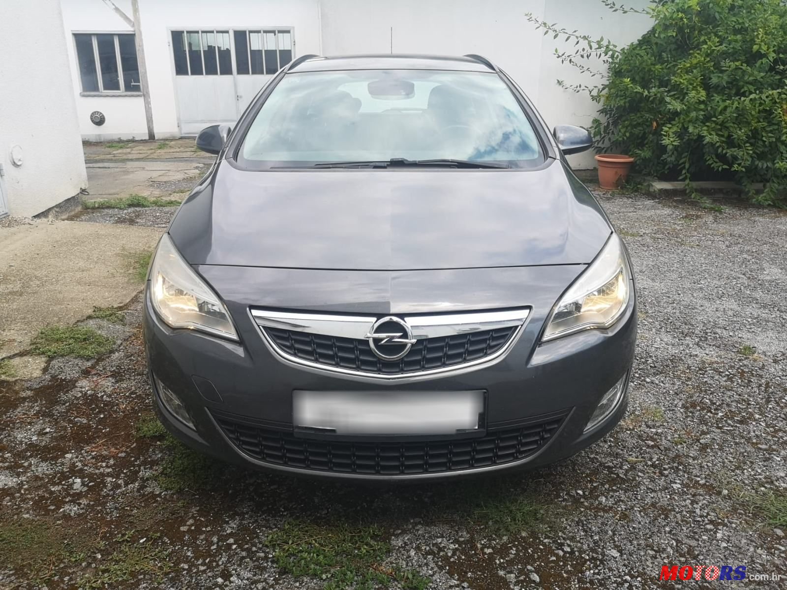 2012' Opel Astra Karavan photo #3