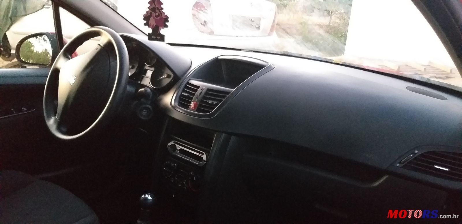 2009' Peugeot 207 photo #2