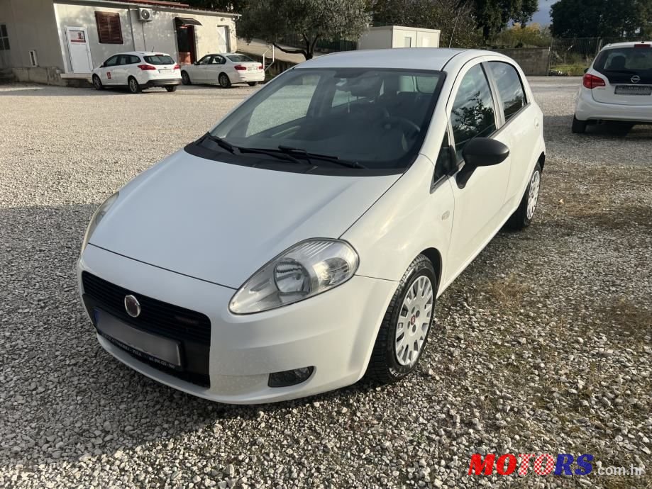 2009' Fiat Grande Punto photo #1