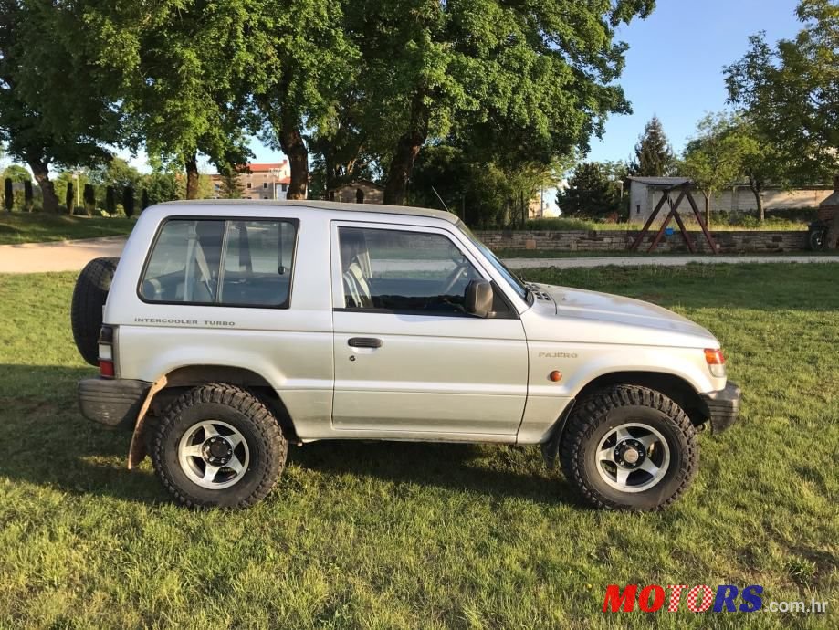 2000' Mitsubishi Pajero 2,5 Gl Young photo #4