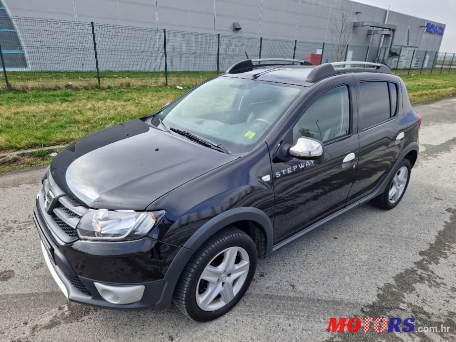 2013' Dacia Sandero photo #2