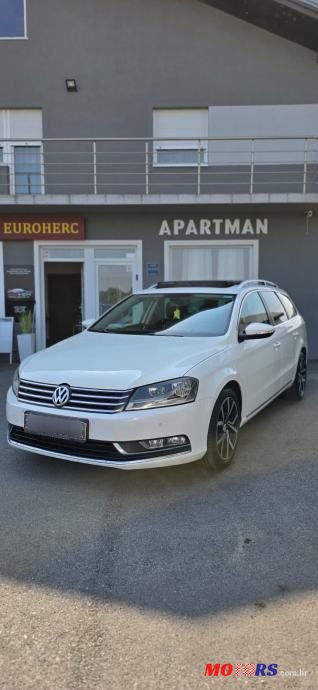 2011' Volkswagen Passat Variant photo #1