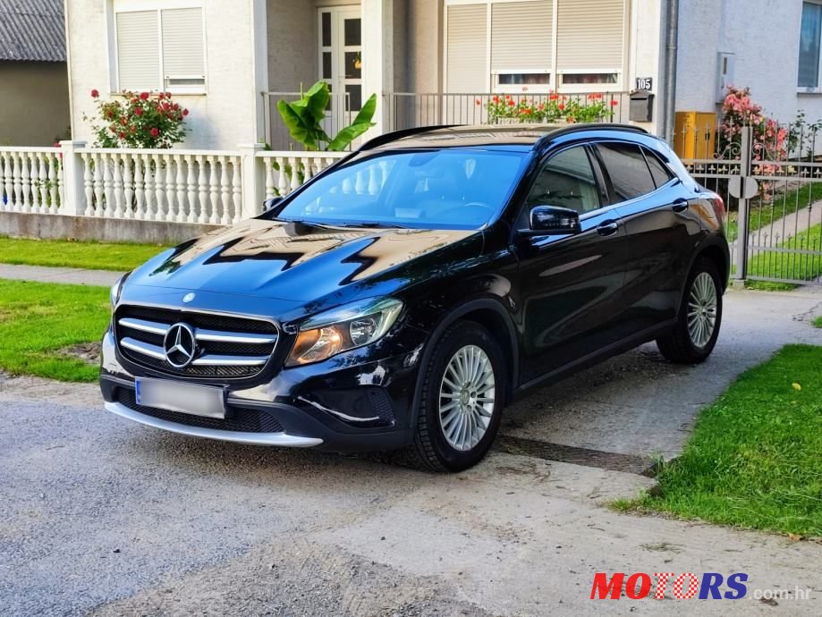 2014' Mercedes-Benz GLA 200D photo #3