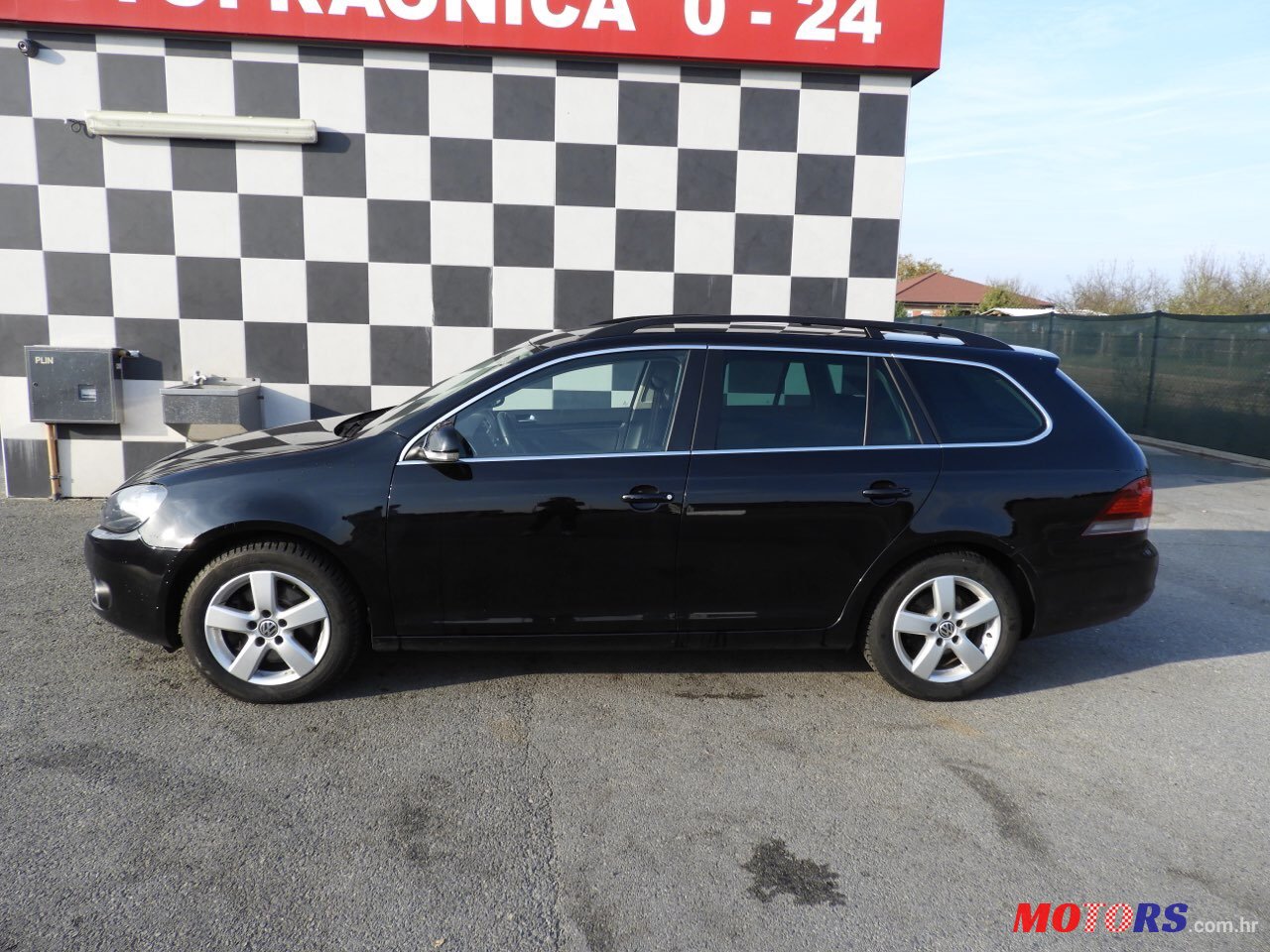 2010' Volkswagen Golf Variant photo #3