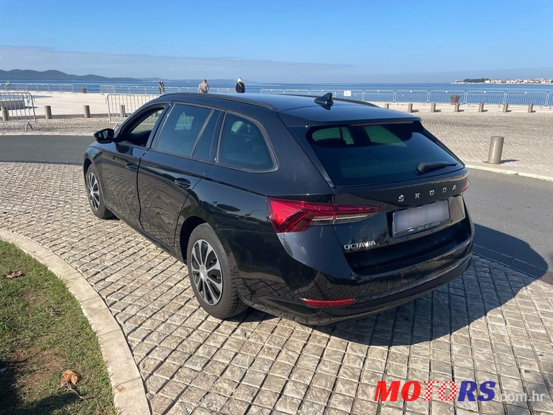 2020' Skoda Octavia Combi photo #3