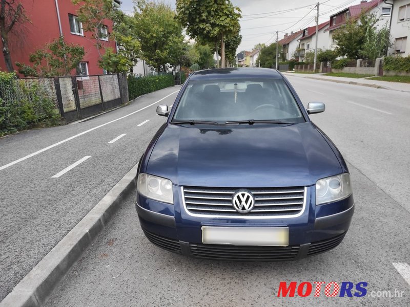 2002' Volkswagen Passat photo #3