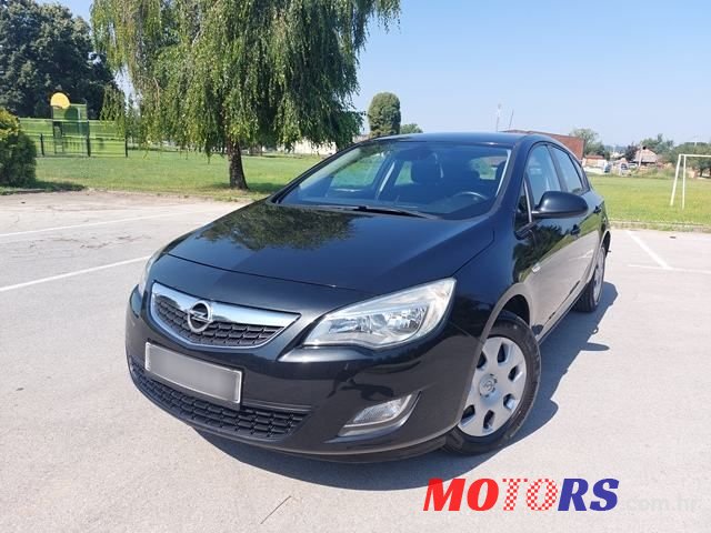 2011' Opel Astra photo #1