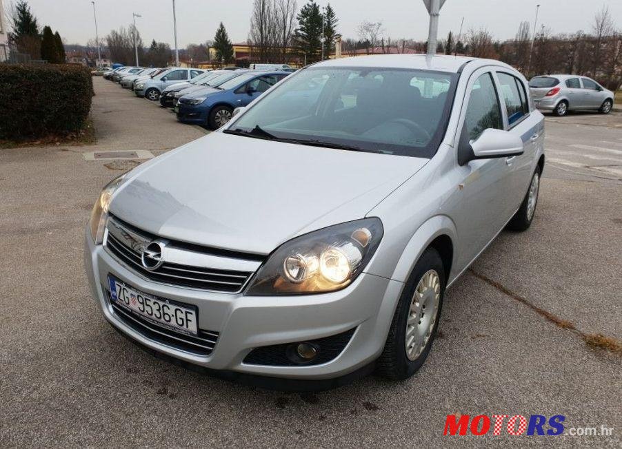 2013' Opel Astra 1,7 Cdti Classic photo #1