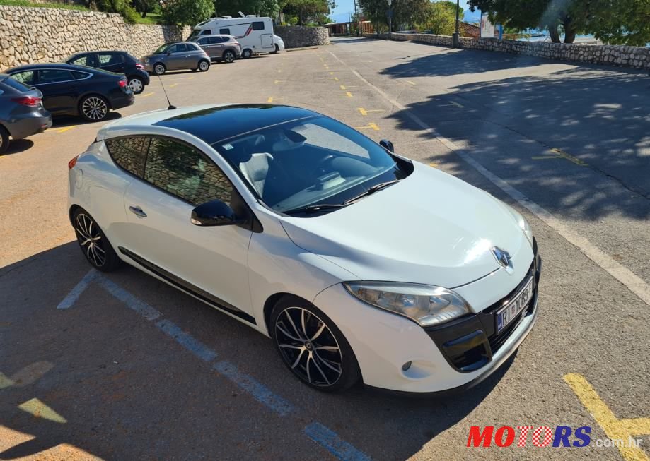 2009' Renault Megane photo #2