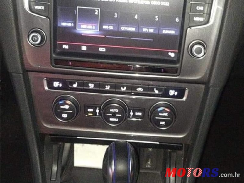 2015' Volkswagen Golf VII E-Golf photo #4