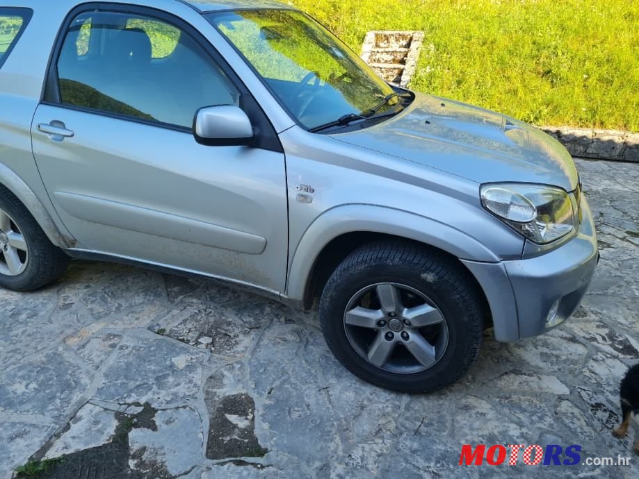 2005' Toyota RAV4 photo #3