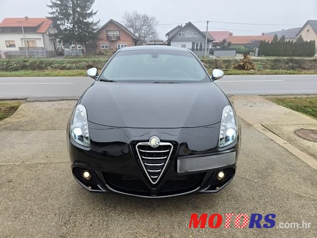 2013' Alfa Romeo Giulietta photo #2