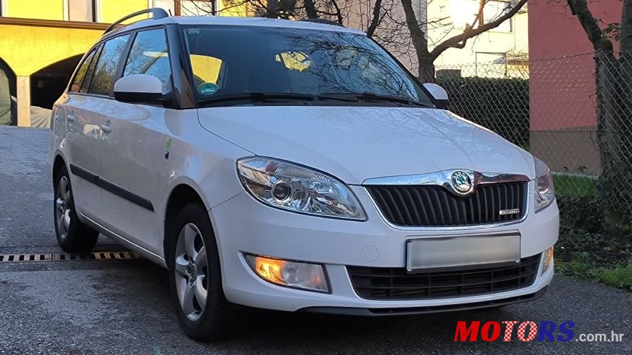 2011' Skoda Fabia Combi photo #1