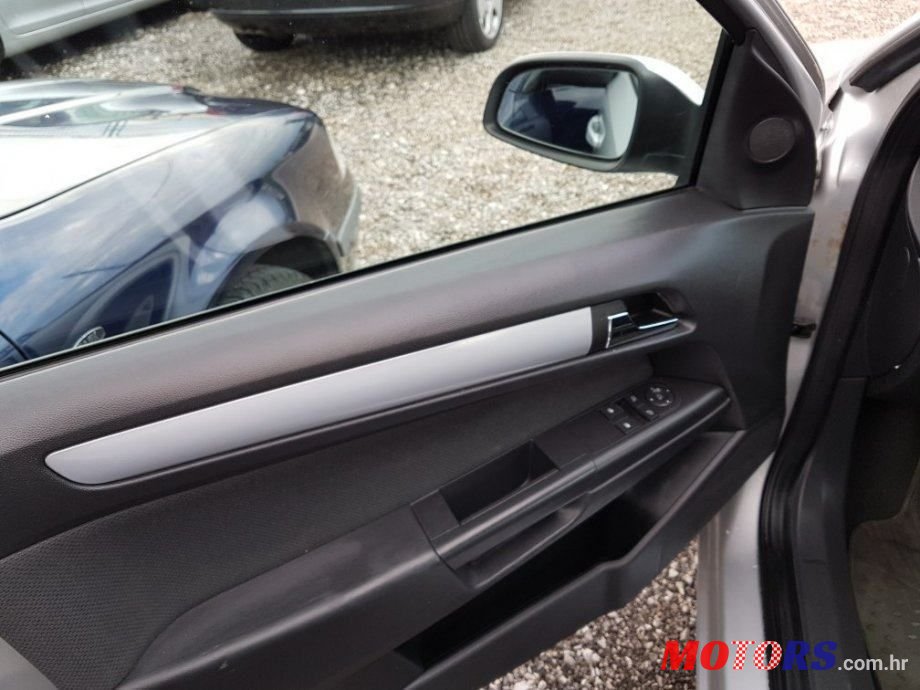 2006' Opel Astra Karavan photo #3