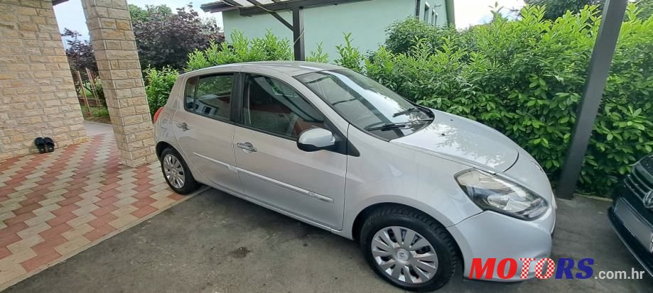 2009' Renault Clio 1,5 Dci photo #1