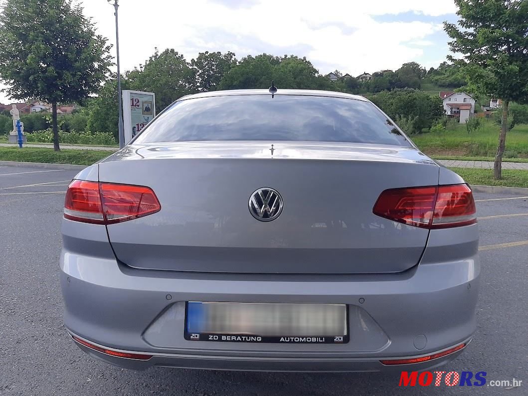 2015' Volkswagen Passat photo #6