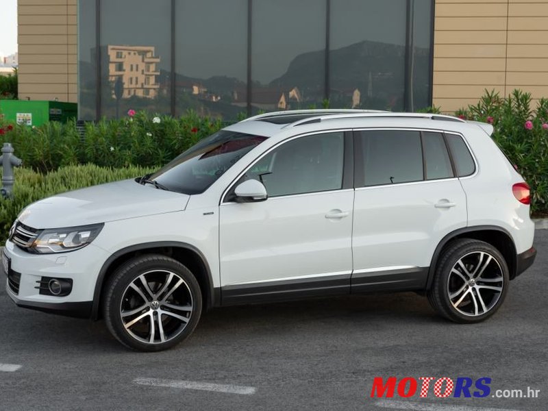 2015' Volkswagen Tiguan photo #5