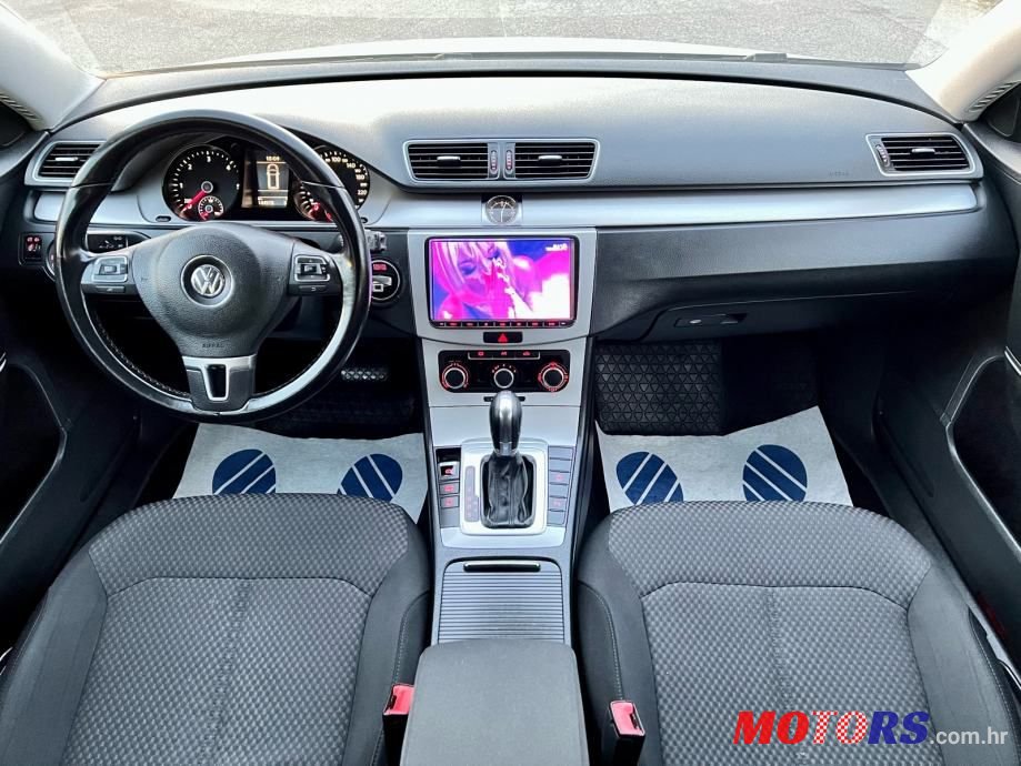 2013' Volkswagen Passat photo #1