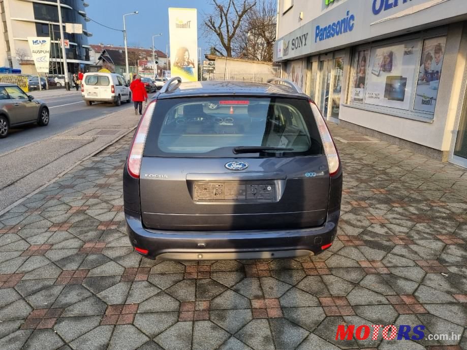 2010' Ford Focus Karavan photo #5