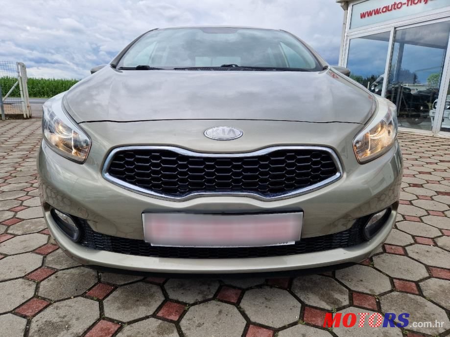 2012' Kia Ceed photo #2