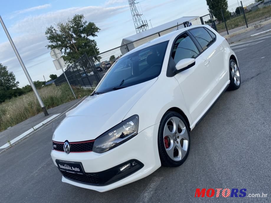 2011' Volkswagen Polo photo #5