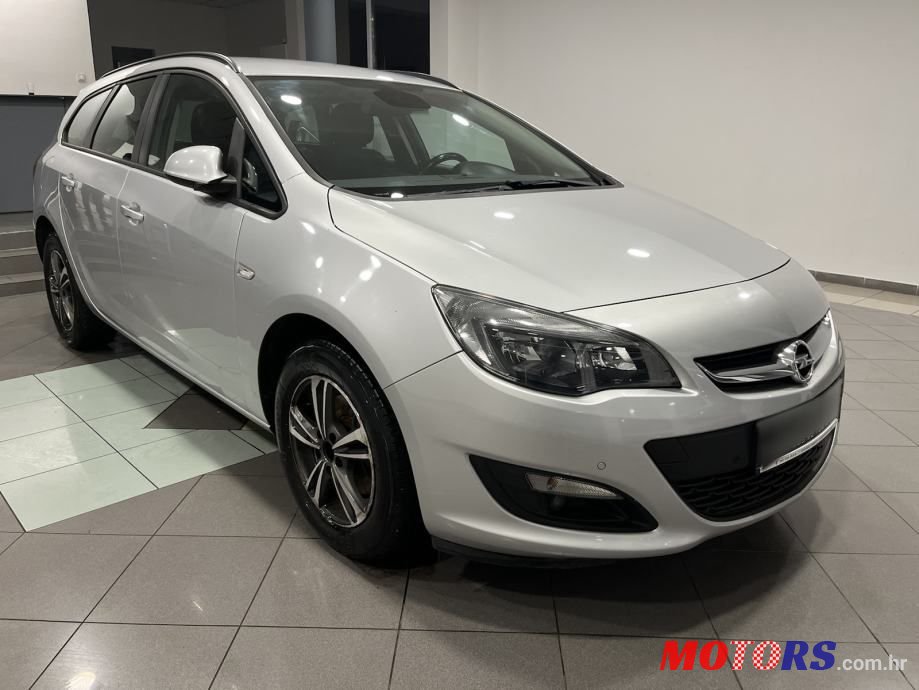 2015' Opel Astra Karavan photo #3