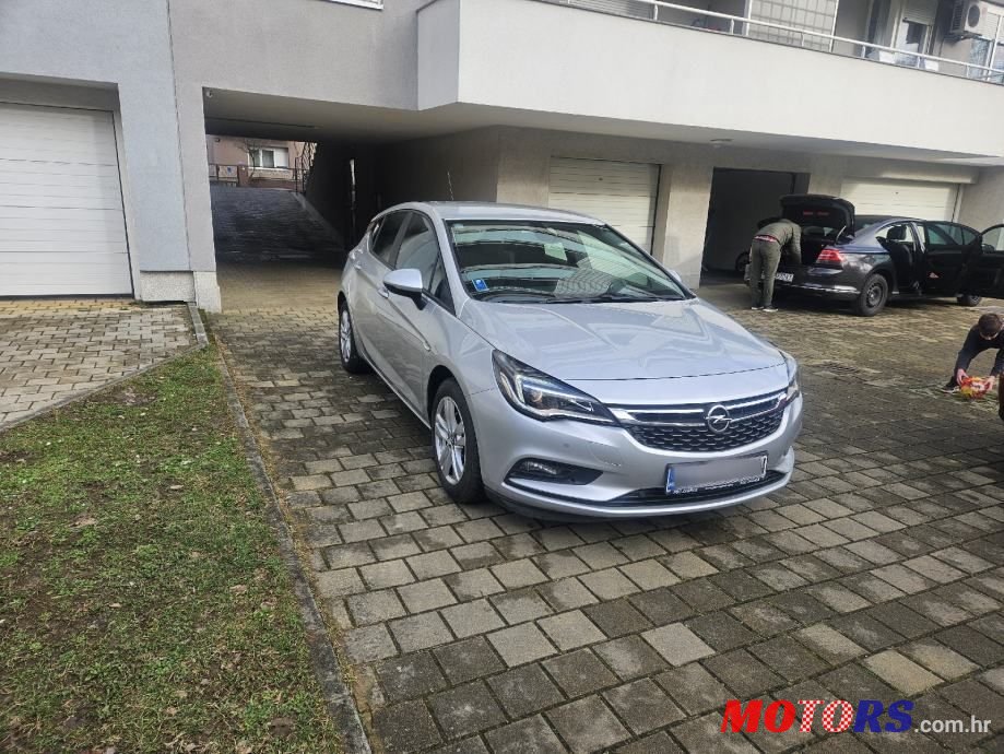 2017' Opel Astra 1,0 Turbo photo #1