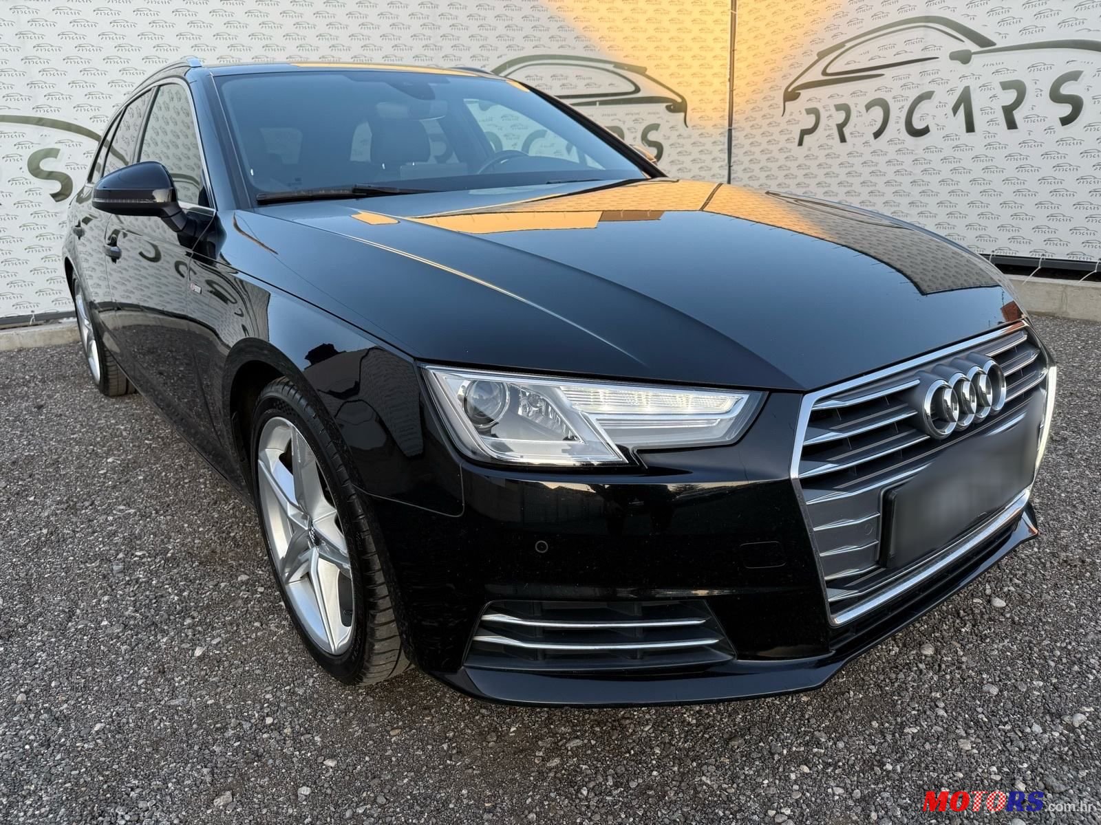 2016' Audi A4 Avant photo #4