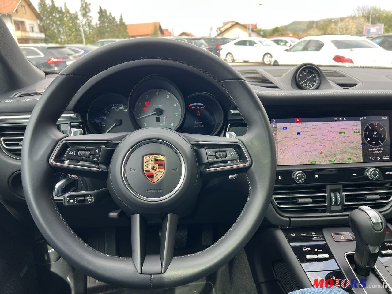 2024' Porsche Macan Panoramic roof photo #5
