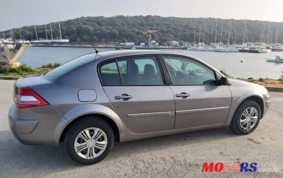 2008' Renault Megane photo #2