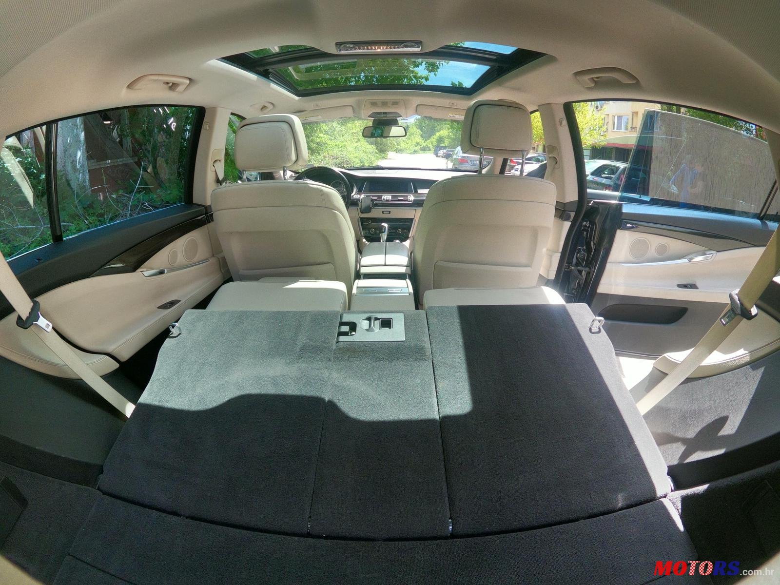 2011' BMW 5 Series GT 550i GT xDrive photo #5