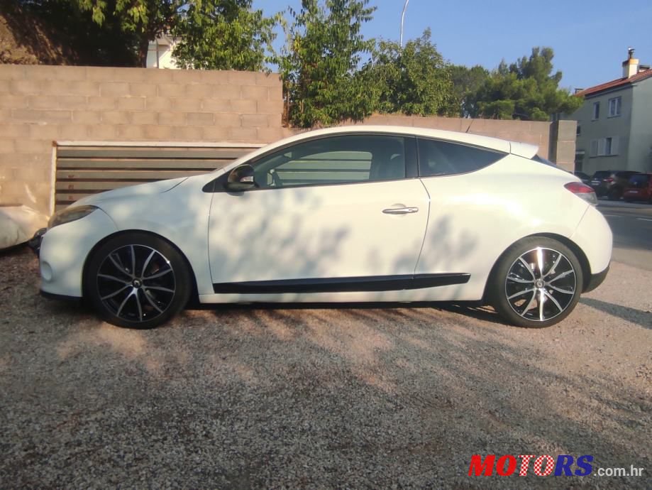 2009' Renault Megane photo #5