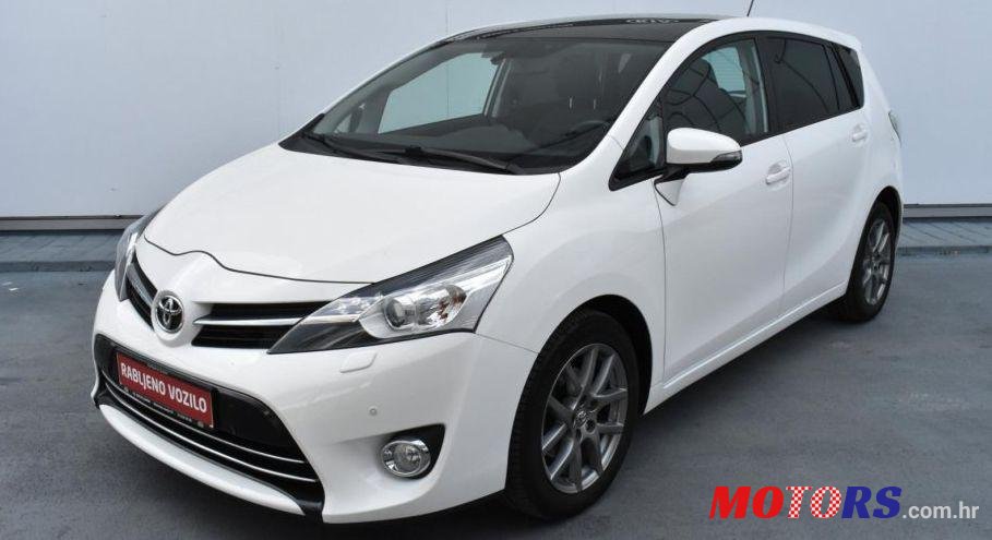 2013' Toyota Verso photo #1