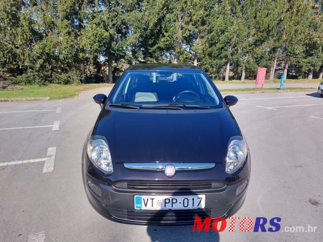 2011' Fiat Punto Evo photo #3