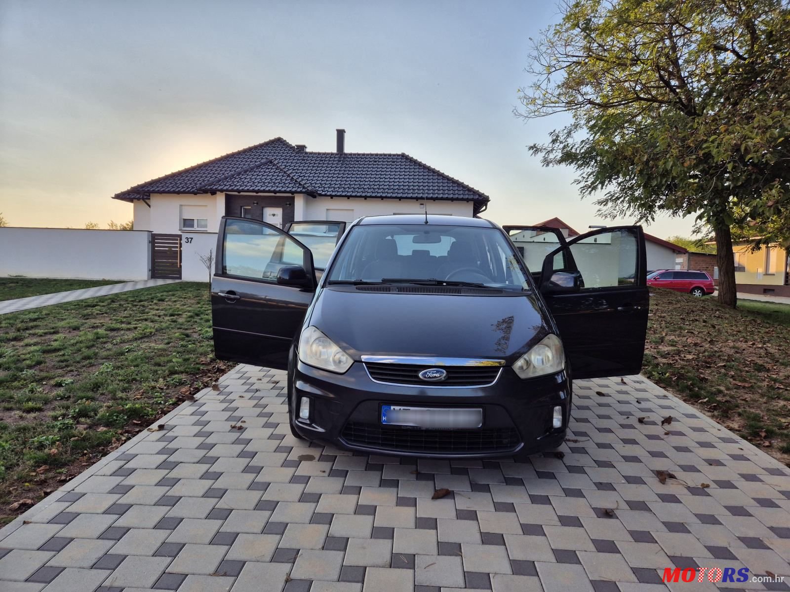 2010' Ford C-MAX photo #1