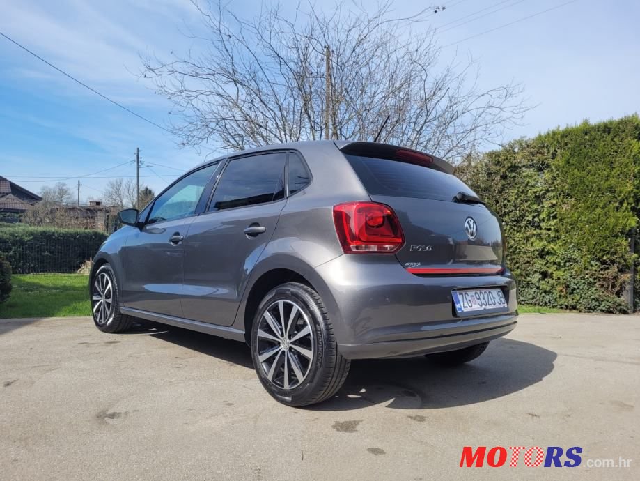 2013' Volkswagen Polo photo #3