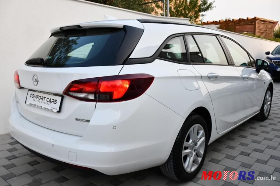 2017' Opel Astra Karavan photo #4