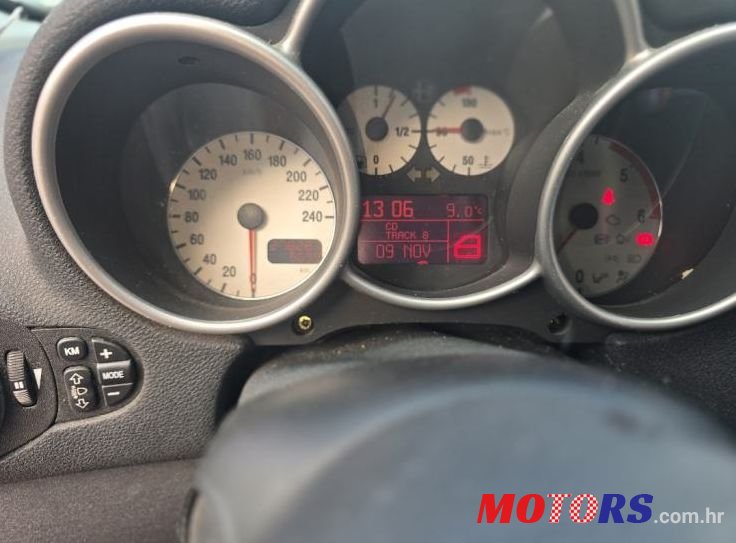 2002' Alfa Romeo 147 1,9 Jtd photo #3